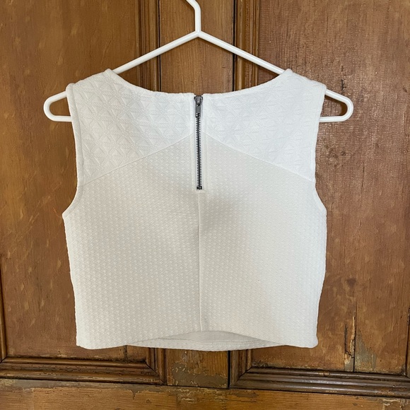 White crop top - Picture 2 of 3